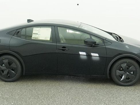 New 2026 Toyota Prius Plug-In Hybrid FWD image 16