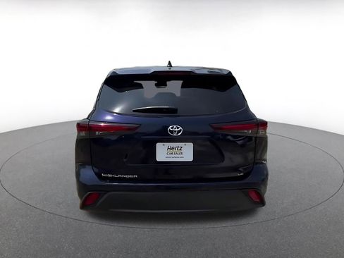 Used 2025 Toyota Highlander LE FWD image 12