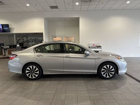 Used 2017 Honda Accord EX-L image 6