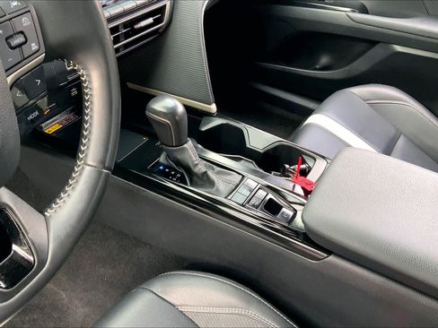 Used 2025 Toyota Camry SE FWD image 16