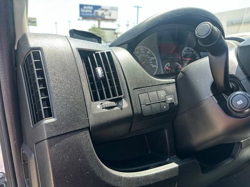 Used 2016 RAM ProMaster 2500 w/ Premium Appearance Group FWD image 12