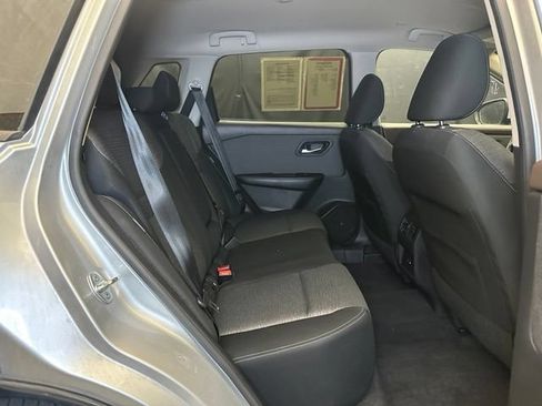 Used 2022 Nissan Rogue SV AWD/4WD image 18