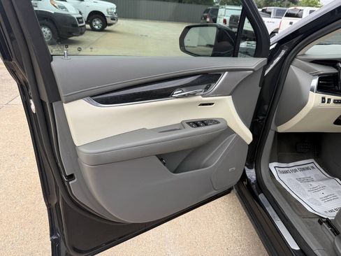 Used 2020 Cadillac XT6 Premium Luxury FWD image 8