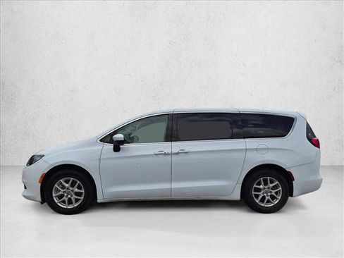 Used 2023 Chrysler Voyager LX FWD image 8