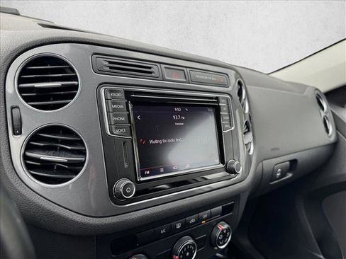Used 2018 Volkswagen Tiguan Limited AWD/4WD image 13