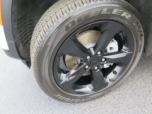 Used 2023 Jeep Grand Cherokee L Altitude AWD/4WD image 18