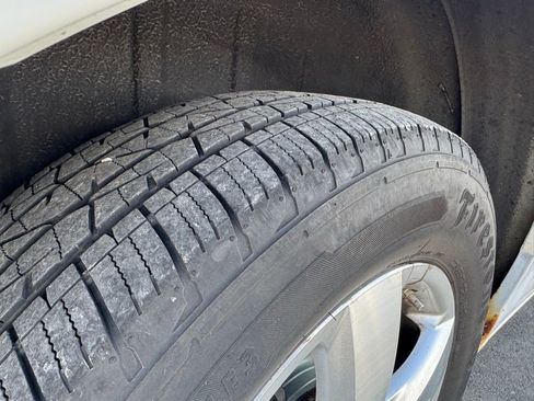 Used 2010 Volkswagen Routan SEL FWD image 39