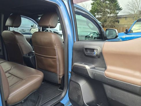 Used 2019 Toyota Tacoma Limited image 13