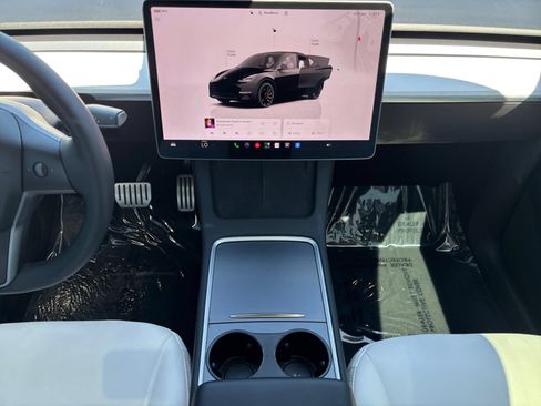 Used 2023 Tesla Model Y Performance AWD/4WD image 14