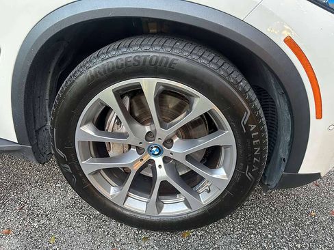 Used 2024 BMW X5 xDrive50e AWD/4WD image 25