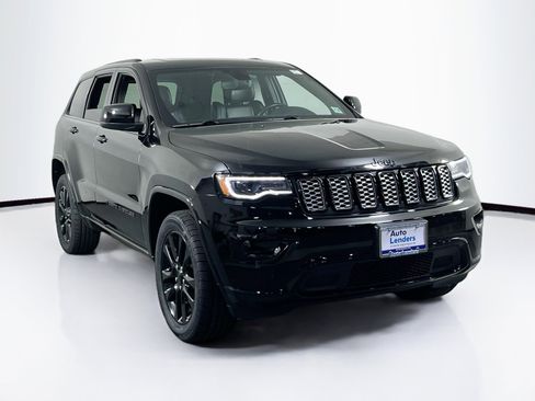 Used 2022 Jeep Grand Cherokee Laredo X image 3