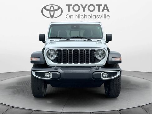 Used 2025 Jeep Gladiator Sport AWD/4WD image 9