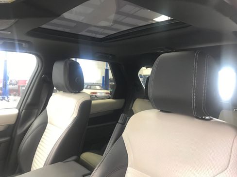 Used 2023 Land Rover Discovery S R-Dynamic image 22