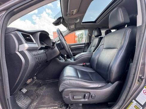 Used 2017 Toyota Highlander XLE AWD/4WD image 10