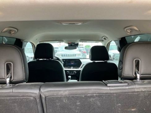 Used 2024 Chevrolet Trax LT w/ LT Convenience Package FWD image 9