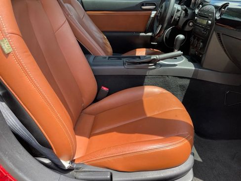 Used 2008 MAZDA MX-5 Miata Grand Touring RWD image 19
