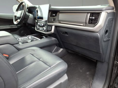 Used 2024 Ford Expedition XLT image 7