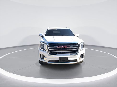 Used 2024 GMC Yukon XL SLT w/ SLT Luxury Package image 3