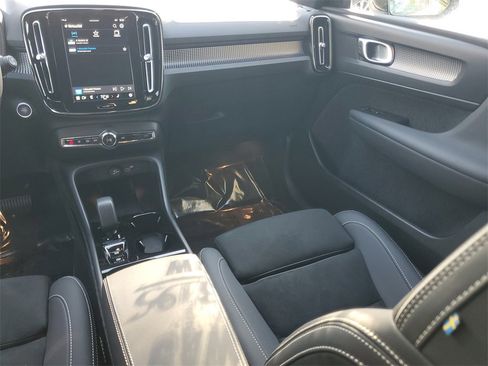 Certified 2025 Volvo XC40 B5 Plus image 13