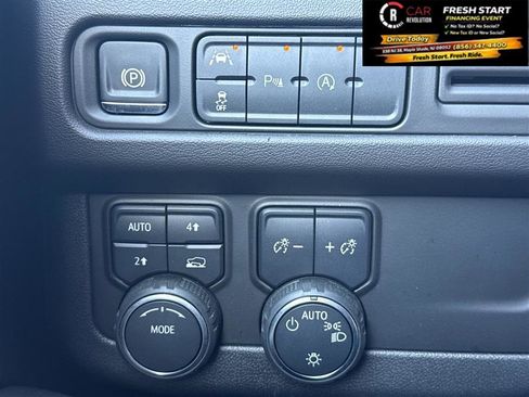 Used 2024 Chevrolet Tahoe LT AWD/4WD image 32