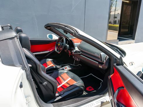 Used 2014 Ferrari 458 Spider RWD image 57