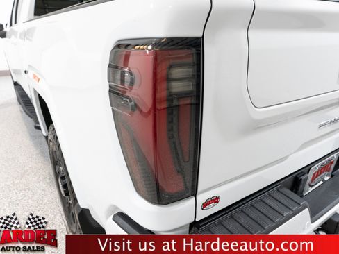 Used 2024 GMC Sierra 2500 AT4 w/ AT4 Premium Plus Package image 9