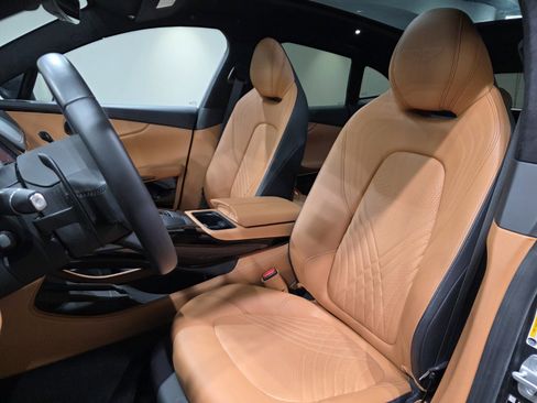 Used 2023 Aston Martin DBX image 12