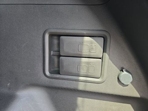 Used 2024 Chevrolet Equinox Premier AWD/4WD image 14