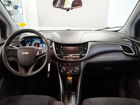 Used 2020 Chevrolet Trax LS AWD/4WD image 18