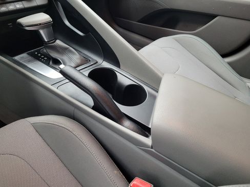 Used 2021 Hyundai Elantra SE FWD image 26