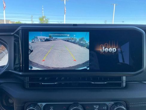 Used 2025 Jeep Wrangler Unlimited Rubicon AWD/4WD image 27
