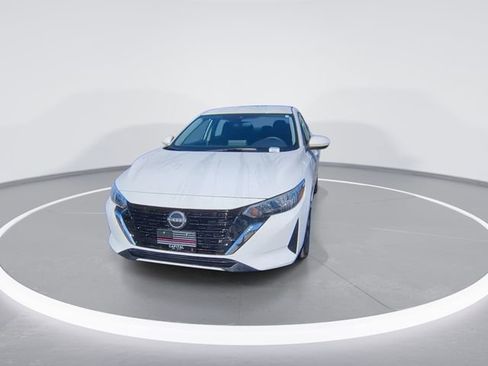 Used 2025 Nissan Sentra SV image 3