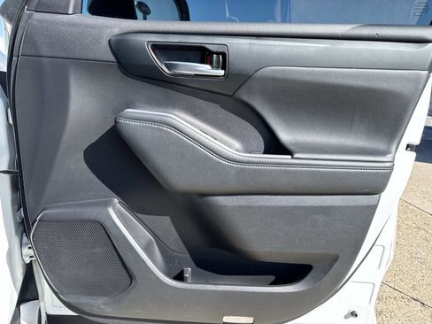 Used 2022 Toyota Highlander XLE image 13