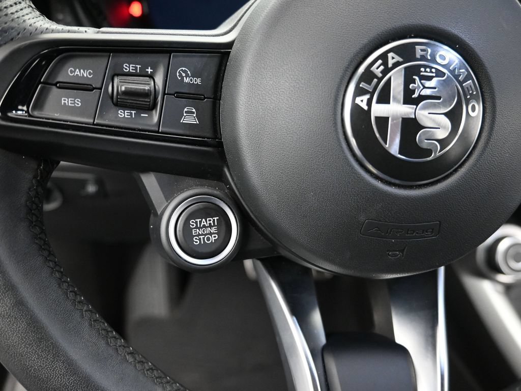 Used 2025 Alfa Romeo Tonale AWD/4WD image 12