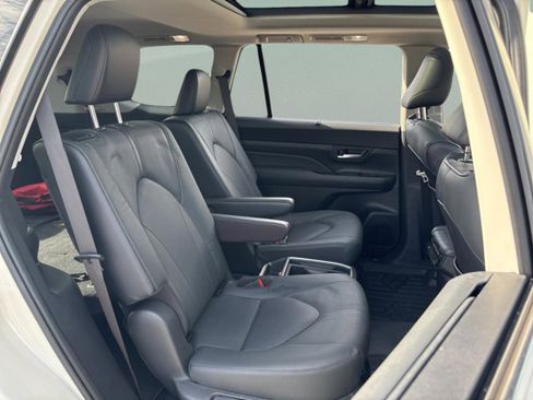 Used 2024 Toyota Grand Highlander Limited image 35