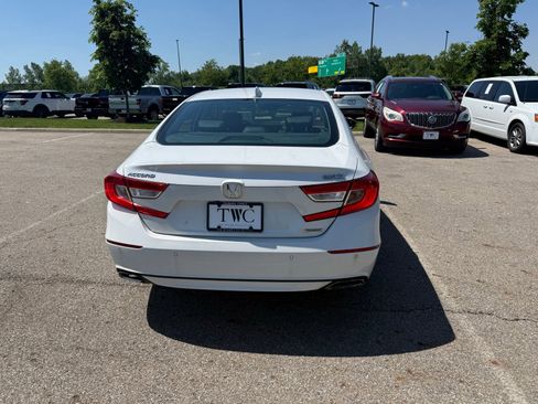 Used 2018 Honda Accord Touring image 6