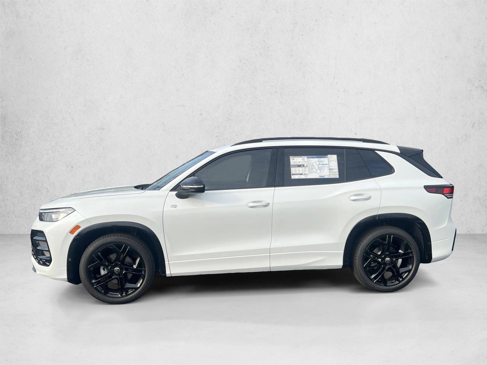 New 2026 Volkswagen Tiguan SE R-Line FWD image 8