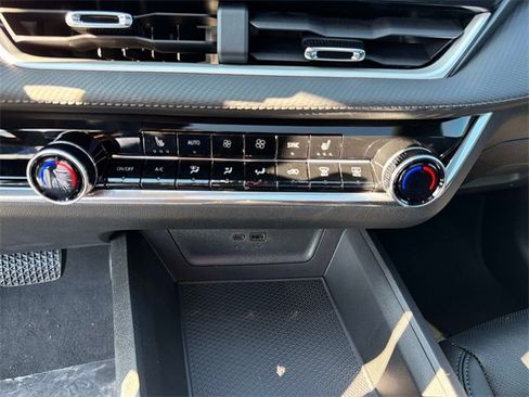 New 2026 Chevrolet Equinox LT w/ Convenience Package II image 30