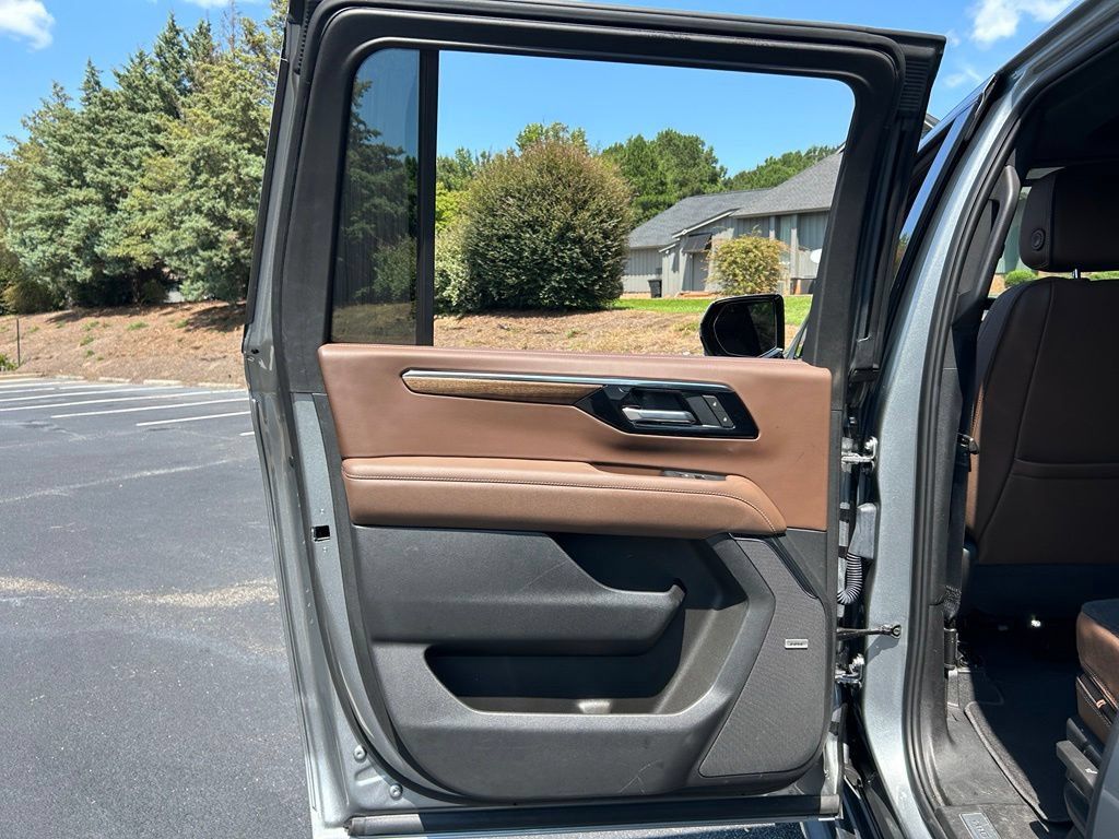 Used 2025 Chevrolet Suburban High Country w/ Sun And Tow Package AWD/4WD image 66