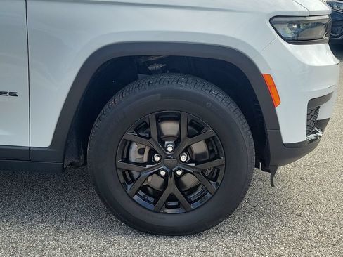 Used 2024 Jeep Grand Cherokee L Altitude AWD/4WD image 6