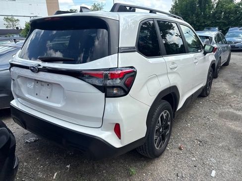 Used 2025 Subaru Forester Premium AWD/4WD image 8