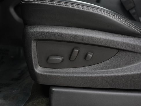 Used 2015 GMC Yukon XL Denali w/ Premium Package AWD/4WD image 29