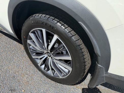 Used 2023 INFINITI QX60 Sensory w/ Vision Package AWD/4WD image 8