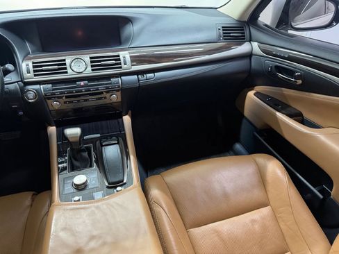 Used 2013 Lexus LS 460 w/ Comfort Pkg RWD image 10