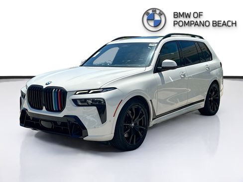 Used 2023 BMW X7 xDrive40i w/ M Sport Package AWD/4WD image 3