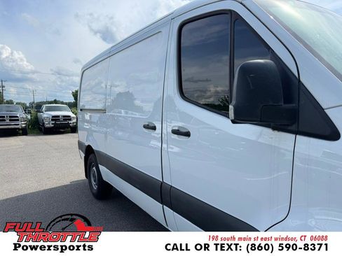Used 2022 Mercedes-Benz Sprinter 2500 image 2