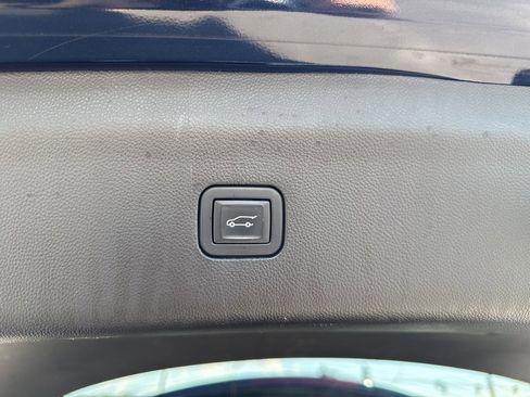 Used 2021 Buick Enclave Essence image 16