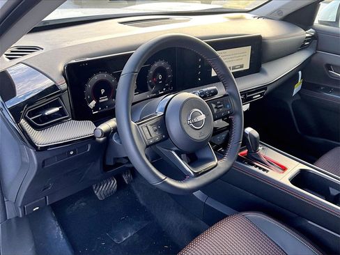 Used 2025 Nissan Kicks SR image 8