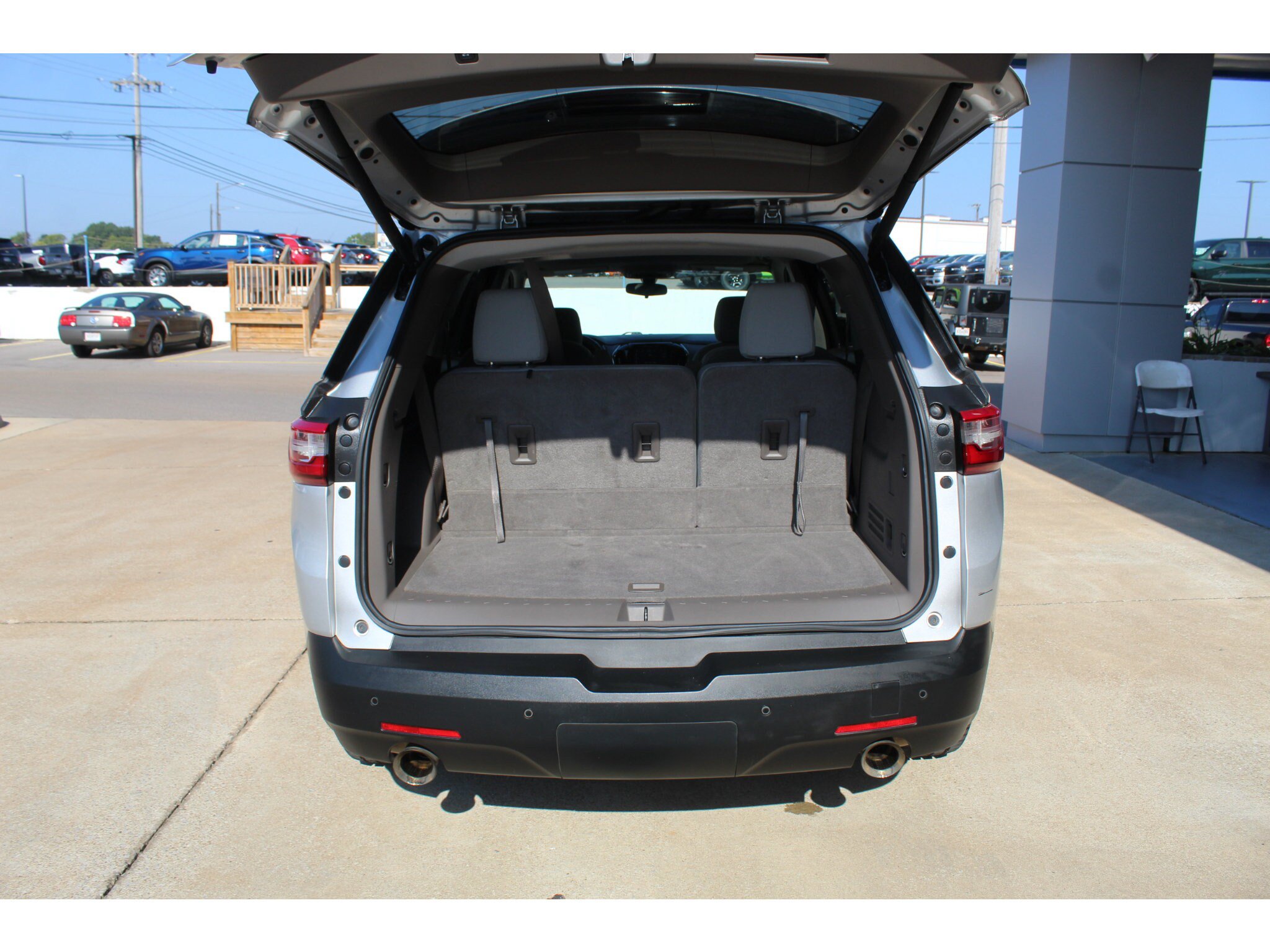 Used 2021 Chevrolet Traverse LT FWD image 8