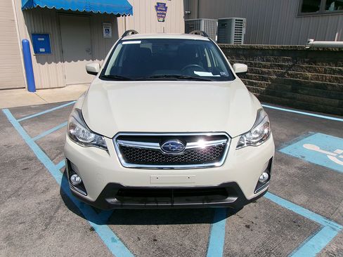 Used 2017 Subaru Crosstrek 2.0i Premium image 2